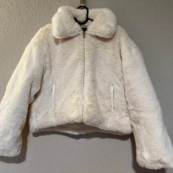 Forever 21 Faux Fur Zip-up Cropped Jacket - XS - White NWOT - Picture 2 of 16